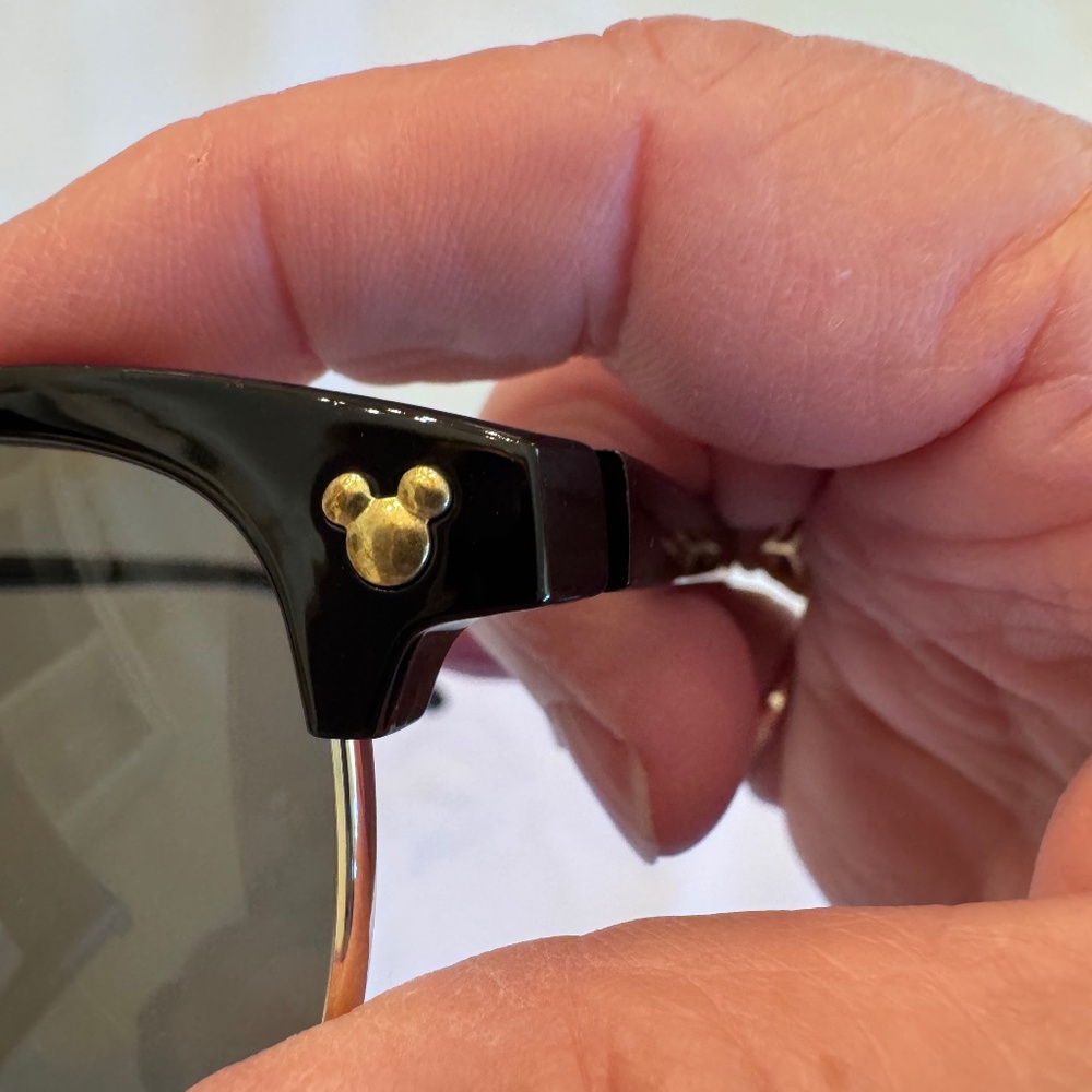 CLASSY Gold Mickey Icon Black Sunglasses with nose piece - Disney